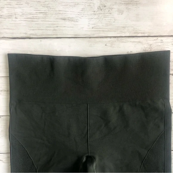 LULULEMON Women’s Green Sculpt Mid-Rise Seamless Bike Short Size 8 - Picture 5 of 10